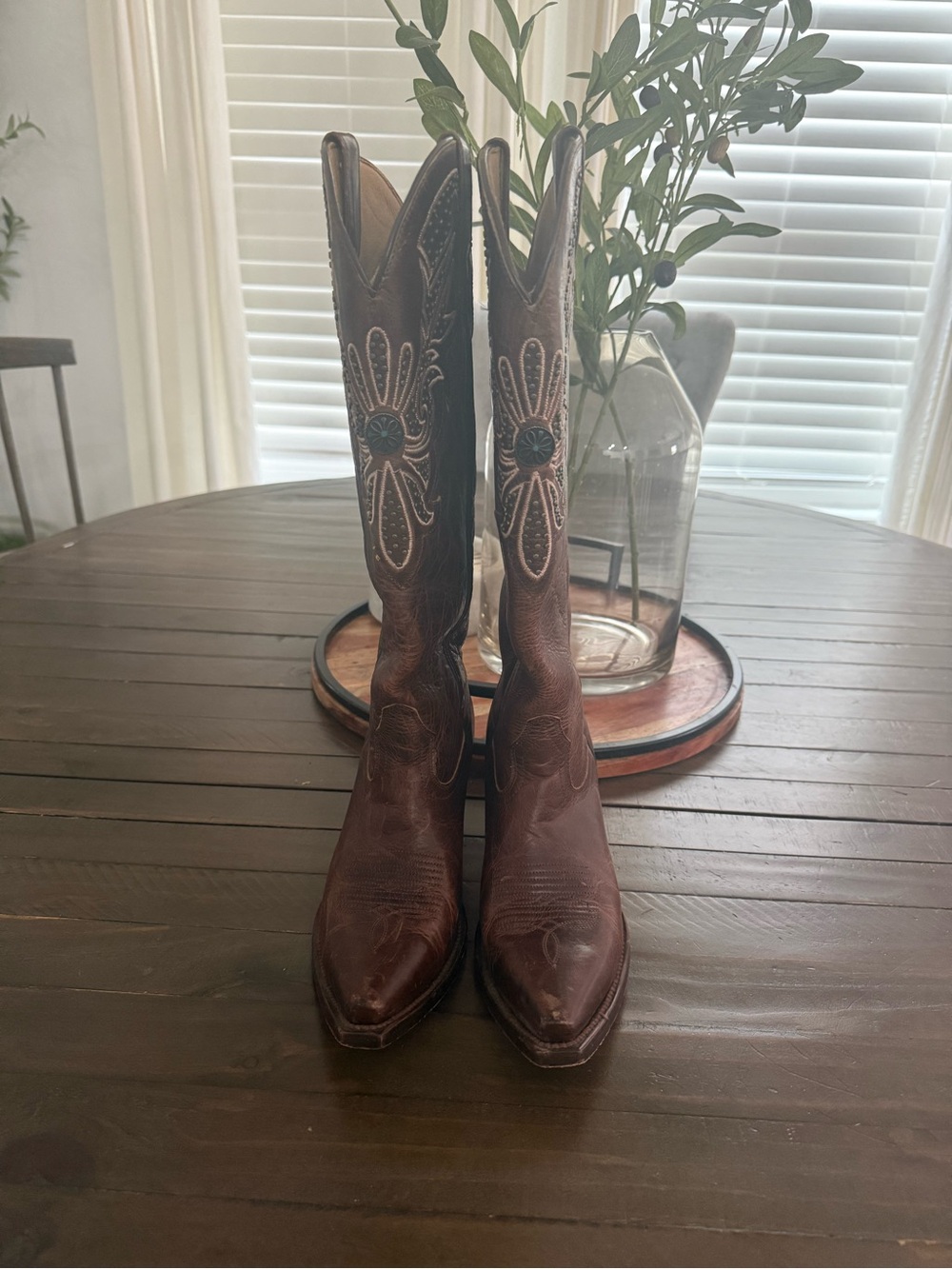 Shyanne Womens Floral Mariel Embroidered Studded Concho Brown Size 6.5